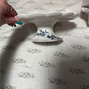 Elegant Chinoiserie White and Blue Floral Cake Stand
